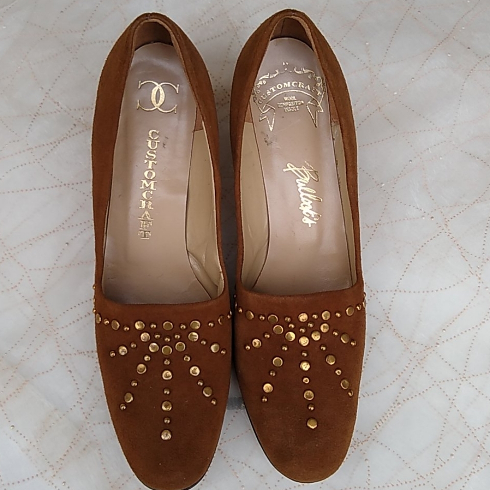 Vintage CustomCraft Camel Suede Brass Stud Size 6